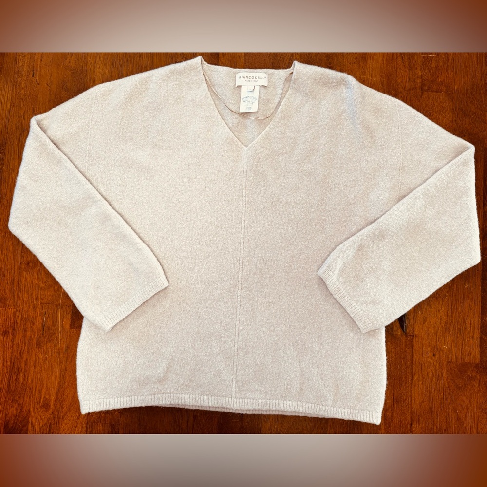 Bianco & Blu EUC Beige Wool Alpaca Blend VNeck Minimalist Sweater Medium